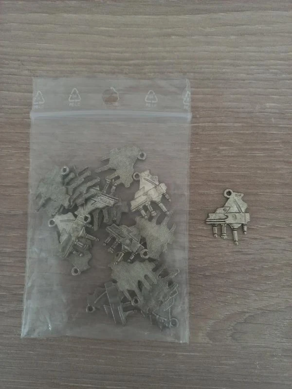 Lot De Pendentifs "Piano"